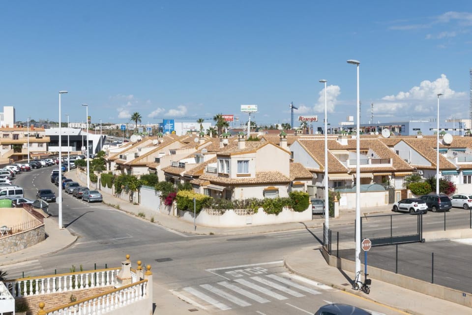 Neighbourhood, Location