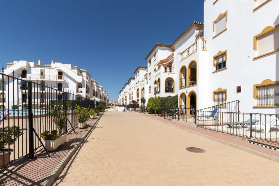 Property building, Neighbourhood