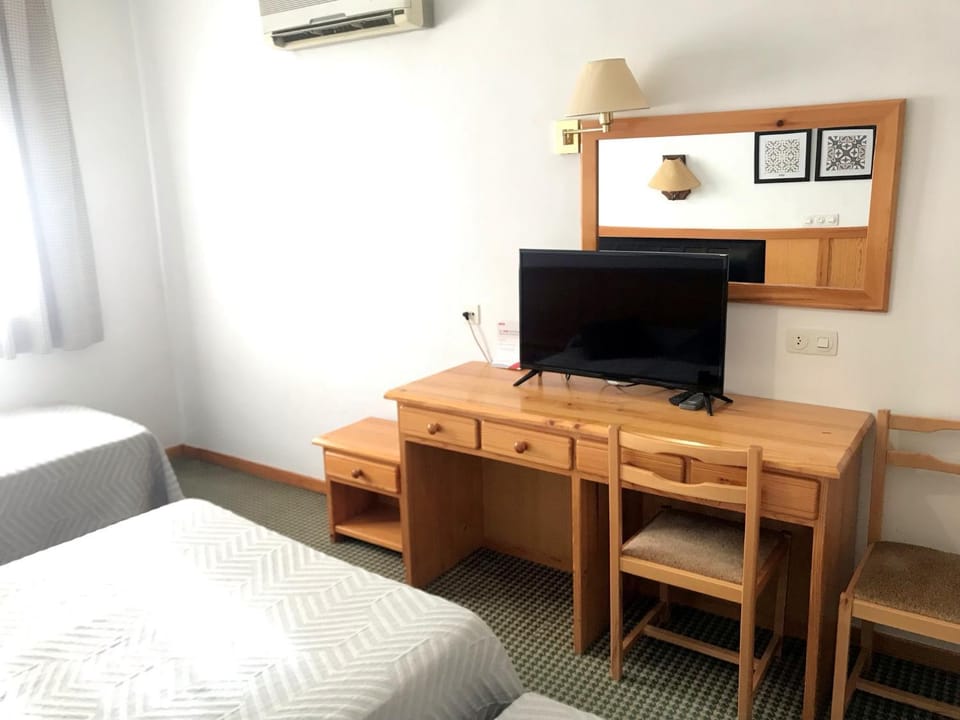 HOSTAL LA POSADA Bed and Breakfast in Community of Madrid