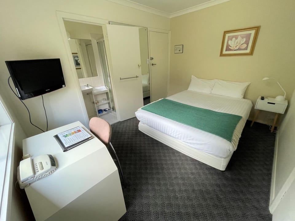 Communal lounge/ TV room, Bed, TV and multimedia, Evening entertainment, Bedroom, hair dresser