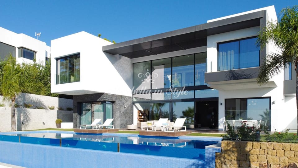 Property building, Day, Pool view, Sea view, Swimming pool