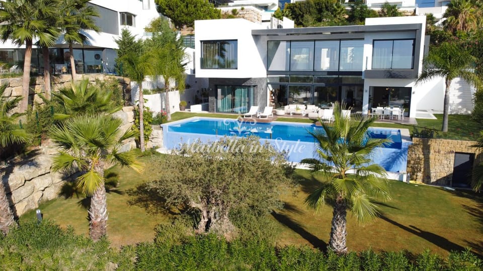 Property building, Garden, Garden view, Pool view, Swimming pool, sunbed