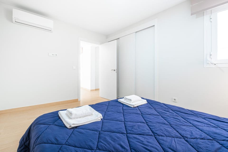 Bed, Bedroom, towels, wardrobe, air conditioner