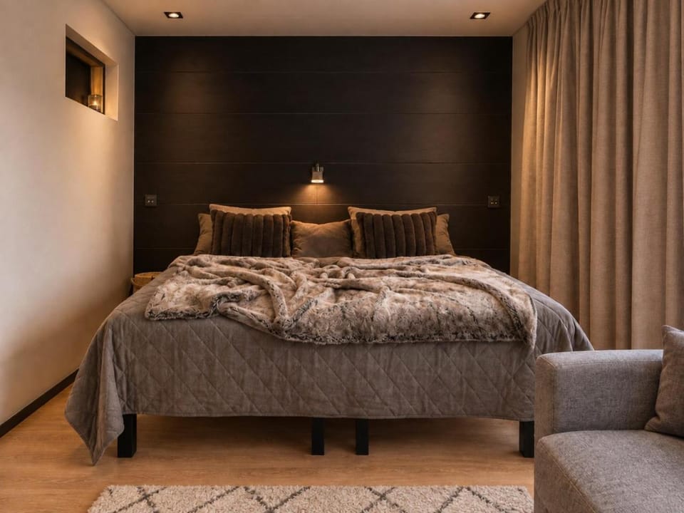 Bed, Bedroom, heating, internet, pet friendly, towels