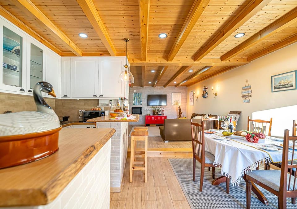 Ocean Breeze House in Lisbon District