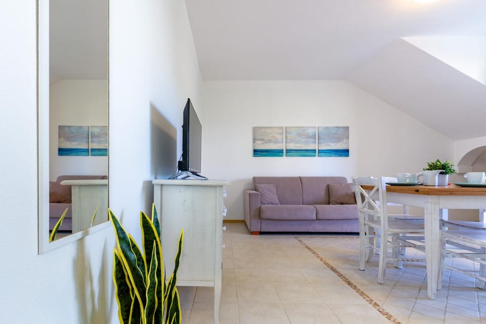 Dining area, kitchen