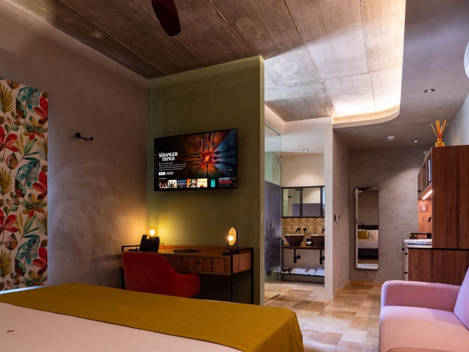 Bed, Photo of the whole room, Seating area