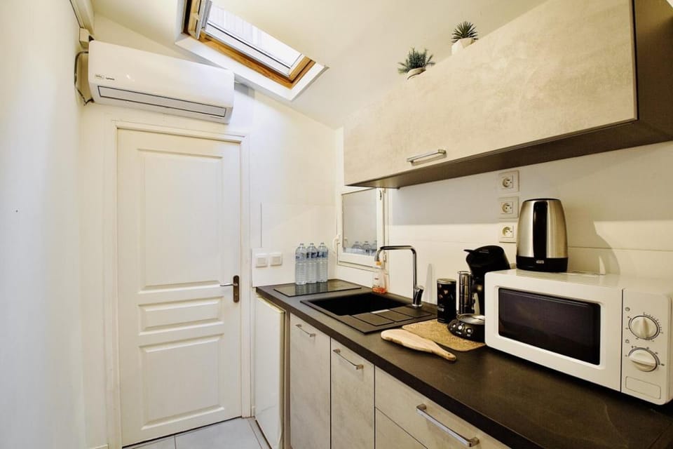 Kitchen or kitchenette, stove
