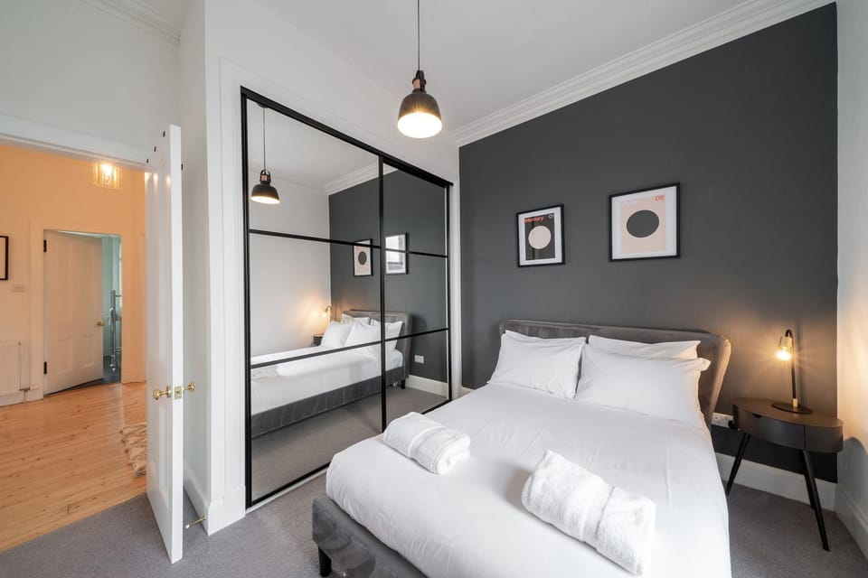 Bed, Photo of the whole room, Bedroom, wardrobe