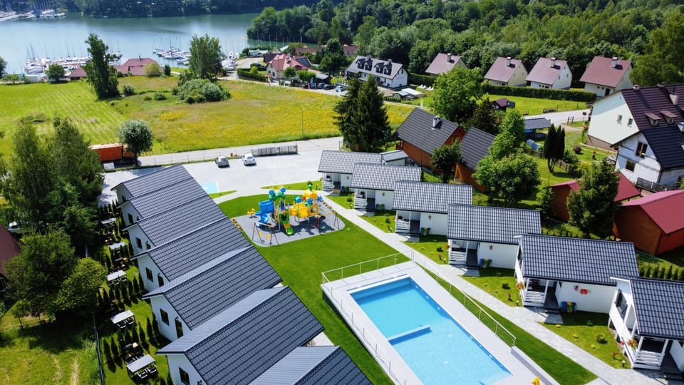 Property building, Swimming pool, Parking