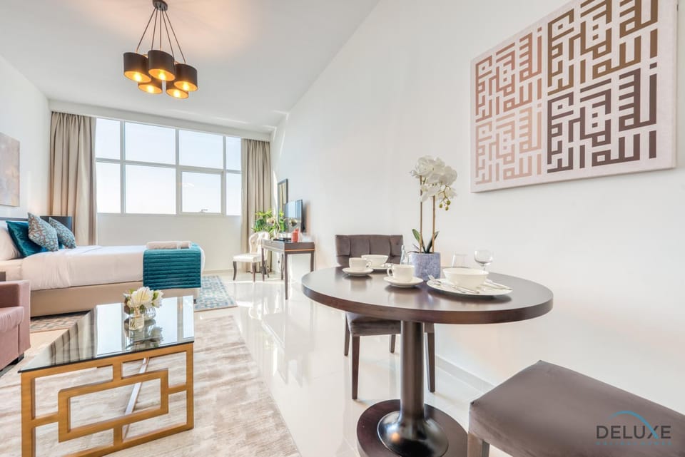 Bed, Dining area