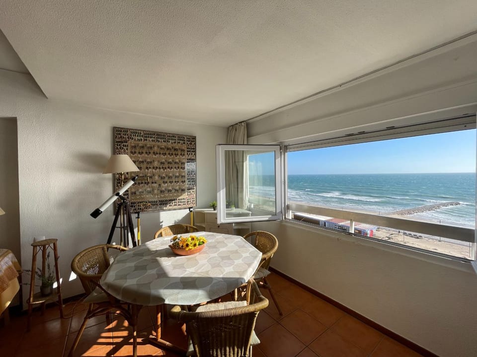 Amazing Sea View Studio Apartment in Costa da Caparica