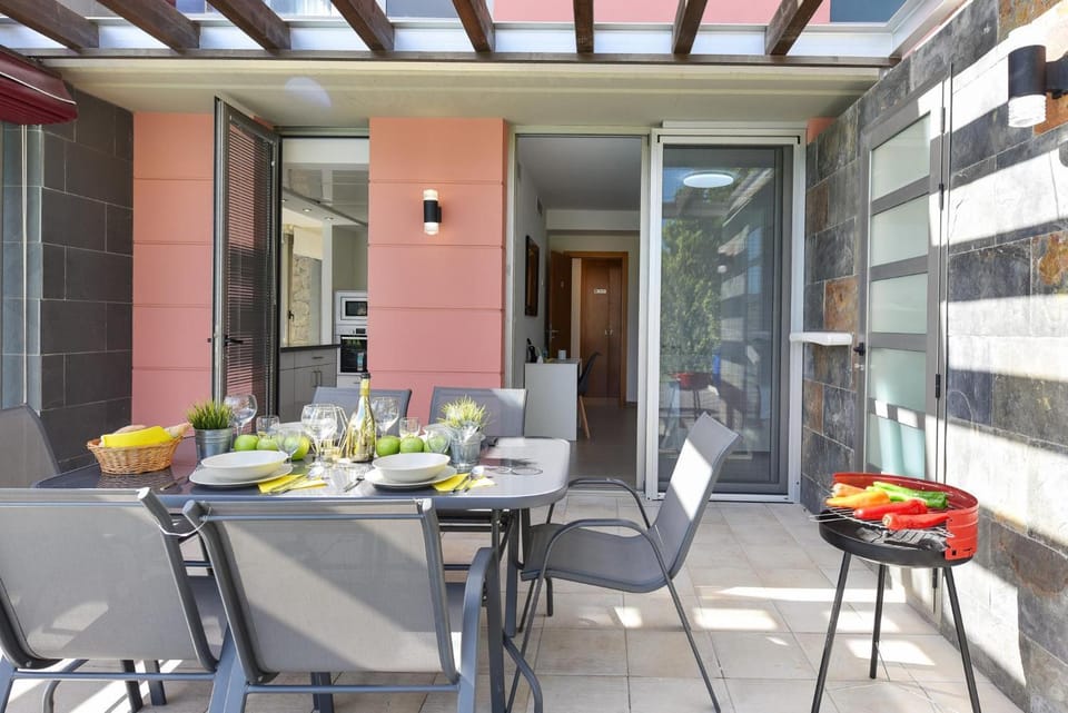BBQ facilities, Balcony/Terrace, Dining area