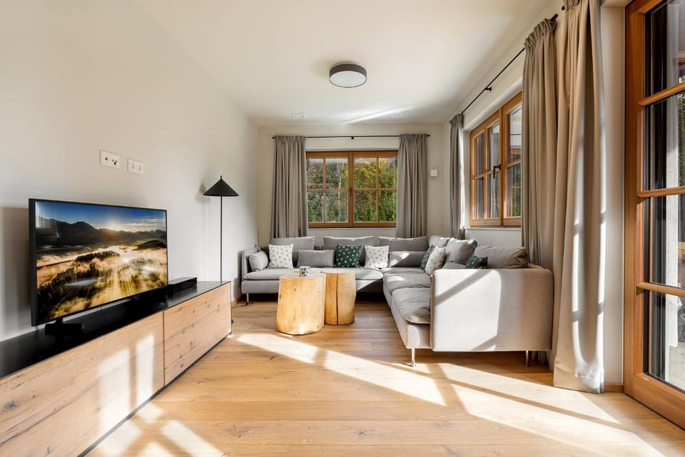 Communal lounge/ TV room, Living room