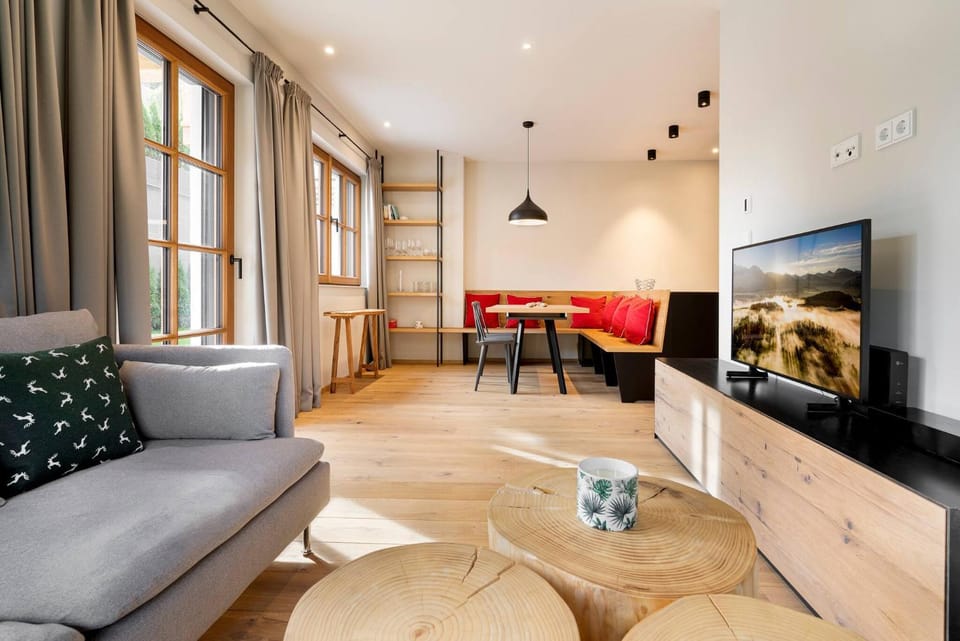Communal lounge/ TV room, Living room