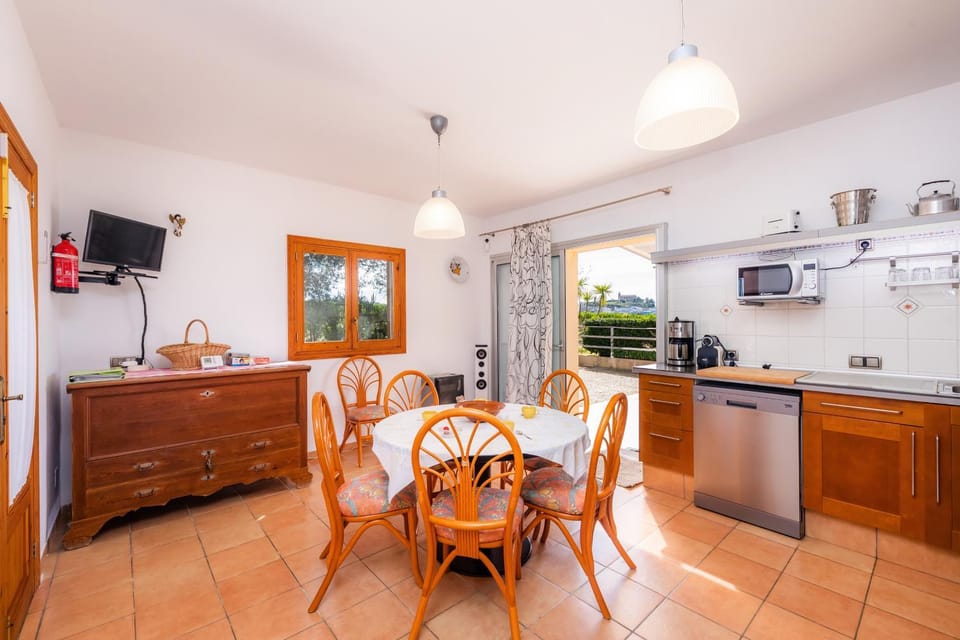 Property building, Kitchen or kitchenette, Living room