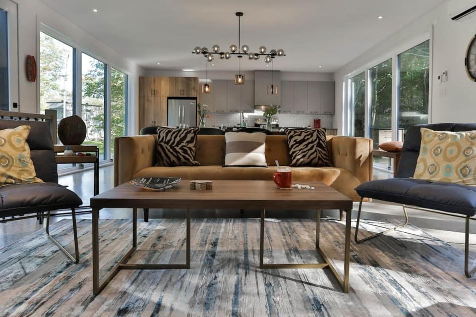 New Family Cottage Tremblant-4 Bdrs W Hot Tub Chalet in Mont-Tremblant