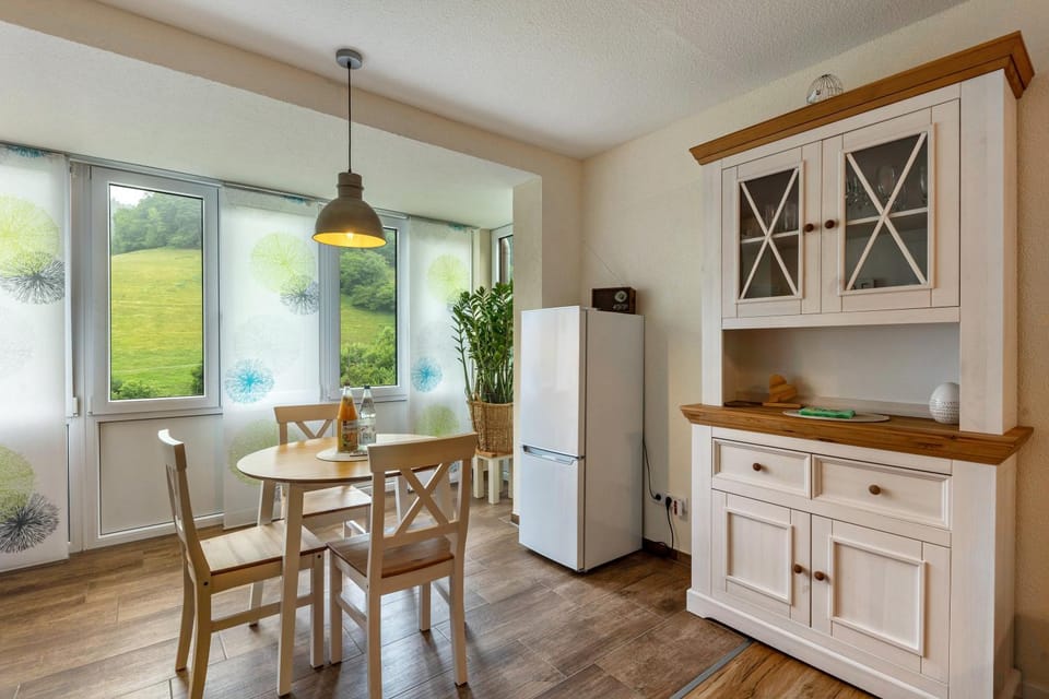 Property building, Kitchen or kitchenette, Living room
