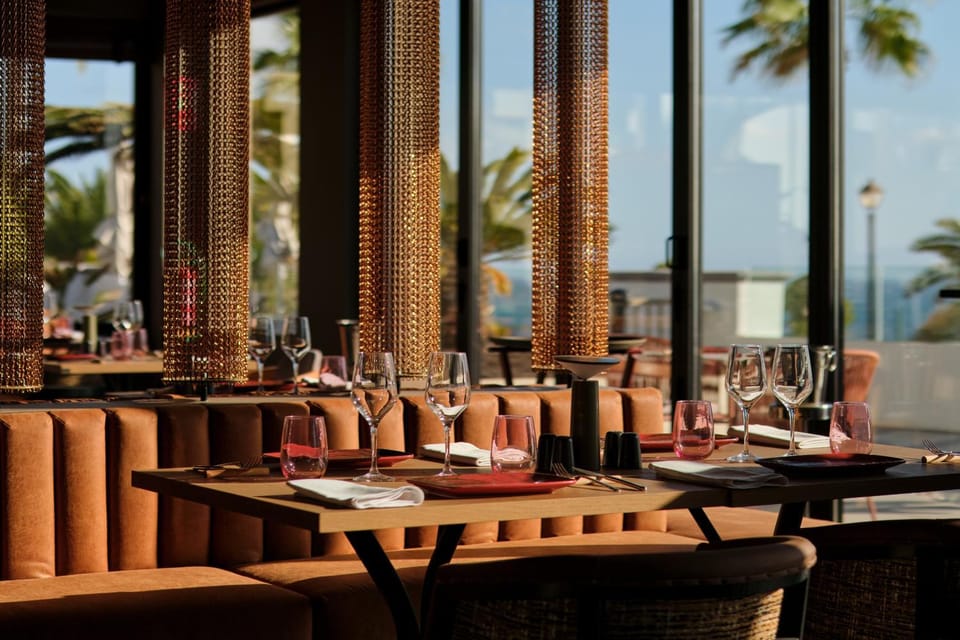 Restaurant/places to eat, Day, Natural landscape, Food and drinks, Sea view, Drinks