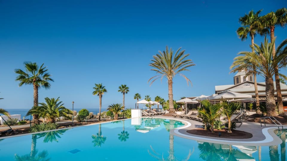 Nearby landmark, Day, Natural landscape, Pool view, Sea view, Swimming pool, sunbed