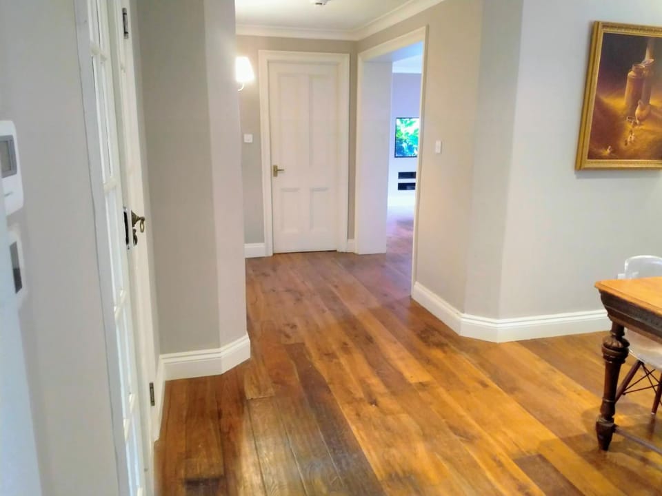 Elegant & spacious parkside 2-bedroom 2-bathroom flat in period building opposite Blackheath - great Greenwich location, free onsite parking, close to O2 Arena and easy to City by rail or tube! Apartment in London Borough of Lewisham