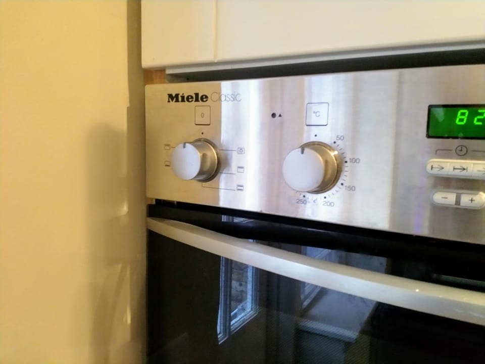 Elegant & spacious parkside 2-bedroom 2-bathroom flat in period building opposite Blackheath - great Greenwich location, free onsite parking, close to O2 Arena and easy to City by rail or tube! Apartment in London Borough of Lewisham