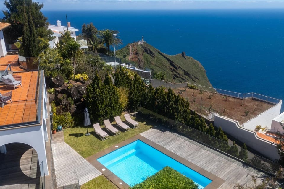 Unmei by LovelyStay Villa in Caniço