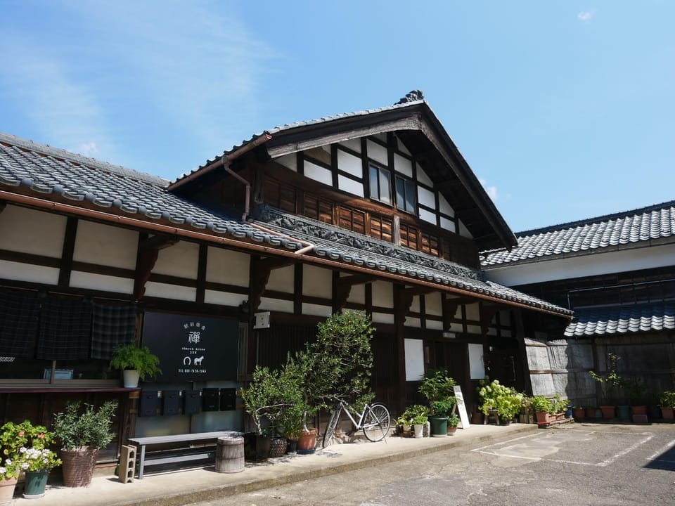 Property building, Day
