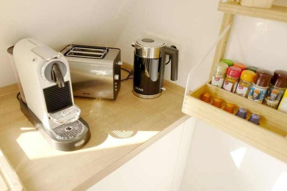 Coffee/tea facilities, toaster