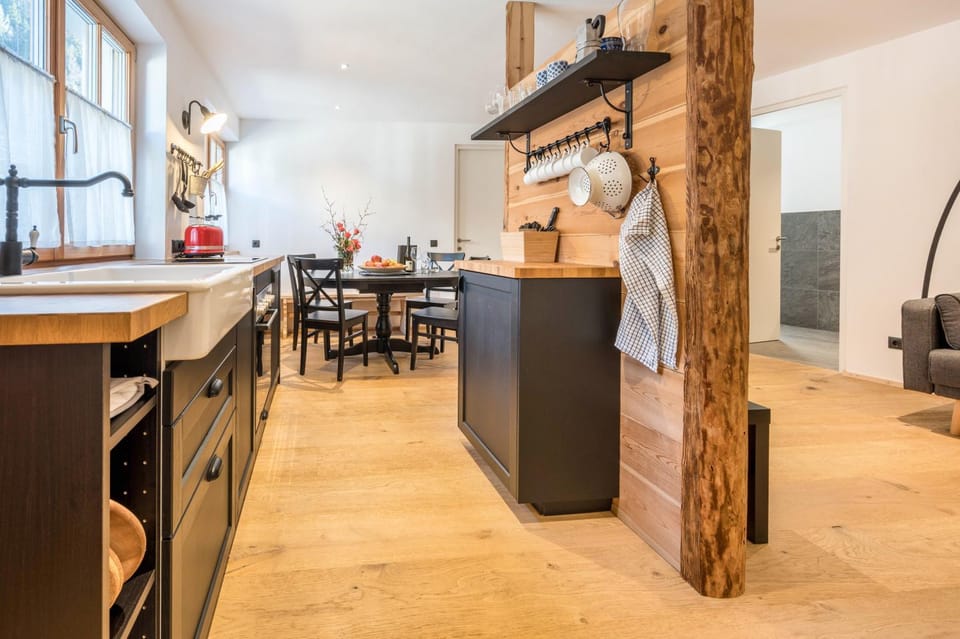 Kitchen or kitchenette, Living room