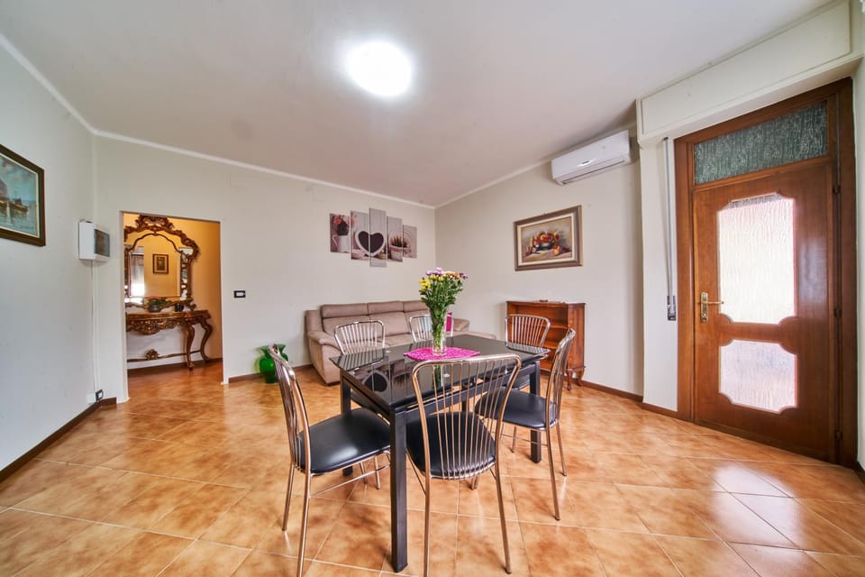 Living room, Dining area, air conditioner