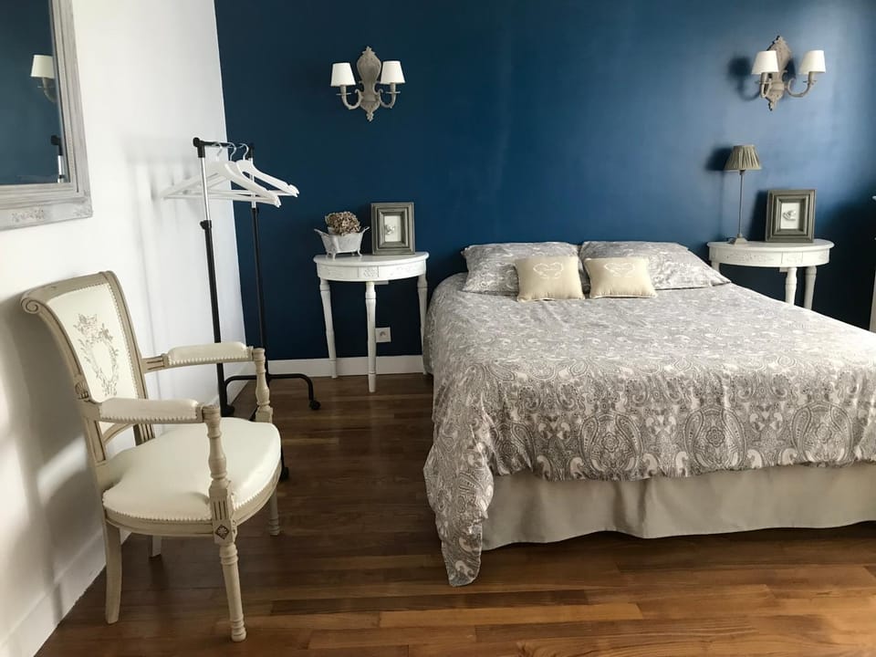 Bed, Photo of the whole room