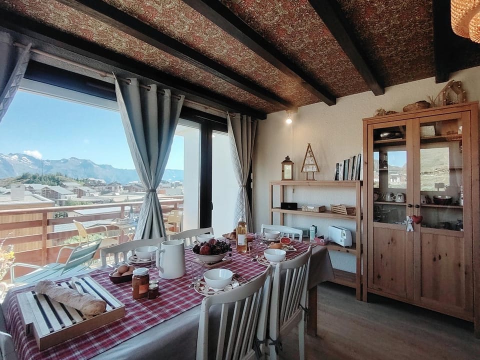 Living room, Meals