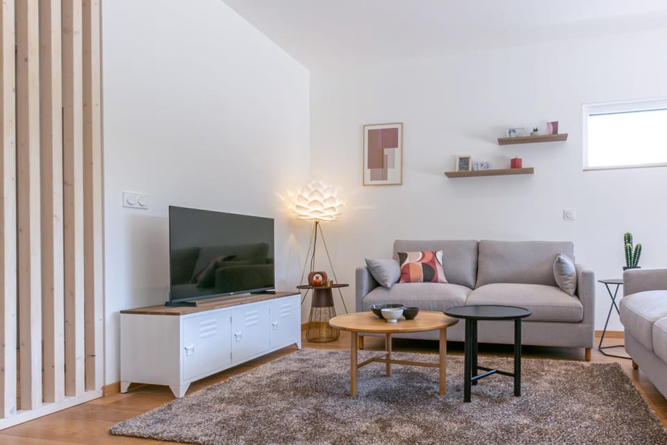 Communal lounge/ TV room, Living room