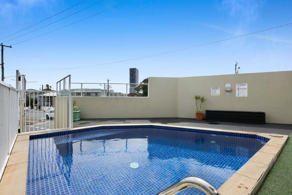 Sleek Apartment with Pool and Rooftop Terrace Apartment in Southport