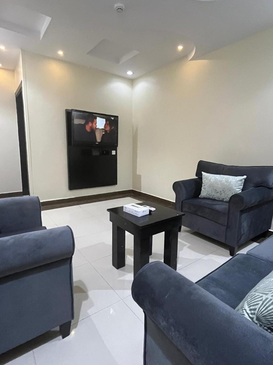 Communal lounge/ TV room, TV and multimedia, Seating area, Evening entertainment
