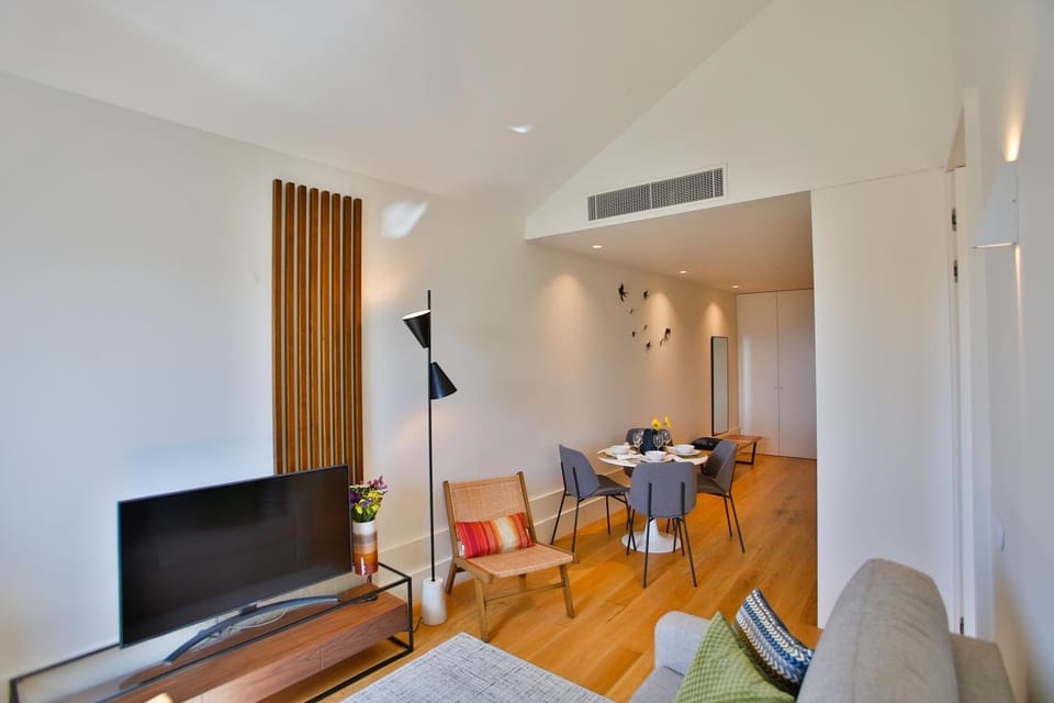 Communal lounge/ TV room, TV and multimedia, Living room, Seating area, Dining area