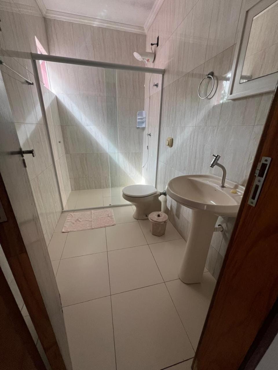 Shower, Toilet, Bathroom, bidet, towels