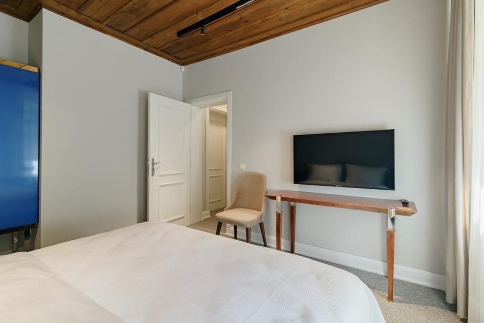 TV and multimedia, Photo of the whole room, Bedroom