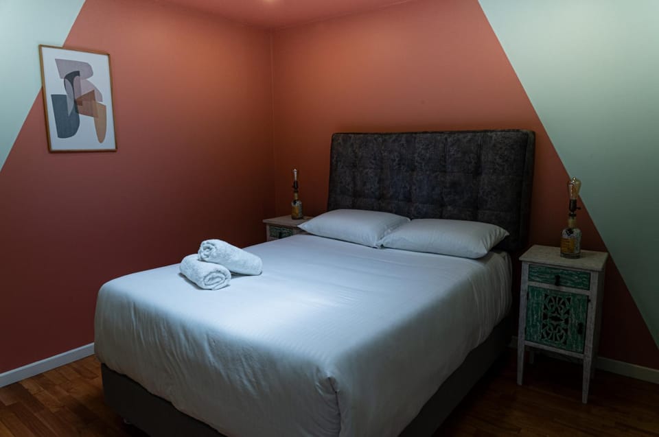 Bed, towels