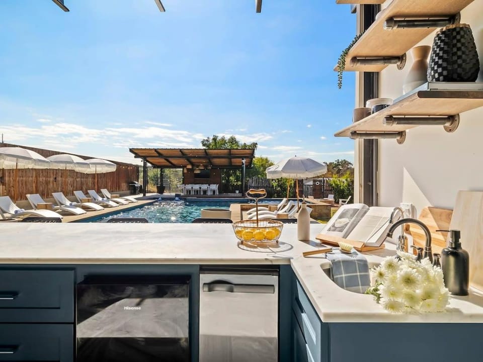 10 Bedroom - Pool - Hot tub - Pickleball - Firepit House in Rio Grande