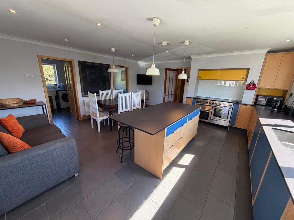 Family Coastal Escape Hot Tub, Cinema & Games Room House in Wales