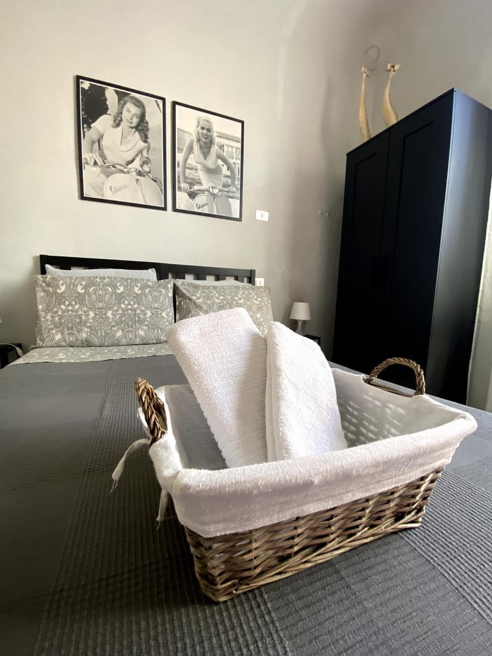 Bed, Photo of the whole room, Bedroom, microwave, towels, wardrobe