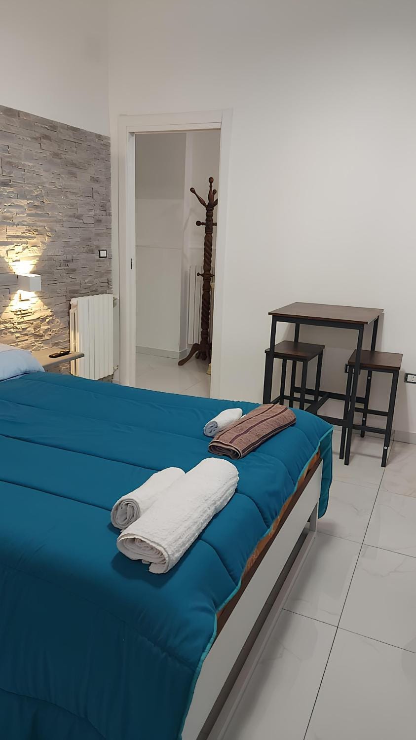 Bed, Photo of the whole room, Bedroom, towels