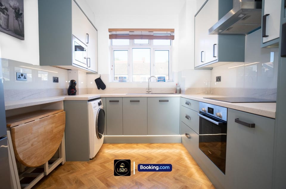 Kitchen or kitchenette, dishwasher, oven, stove