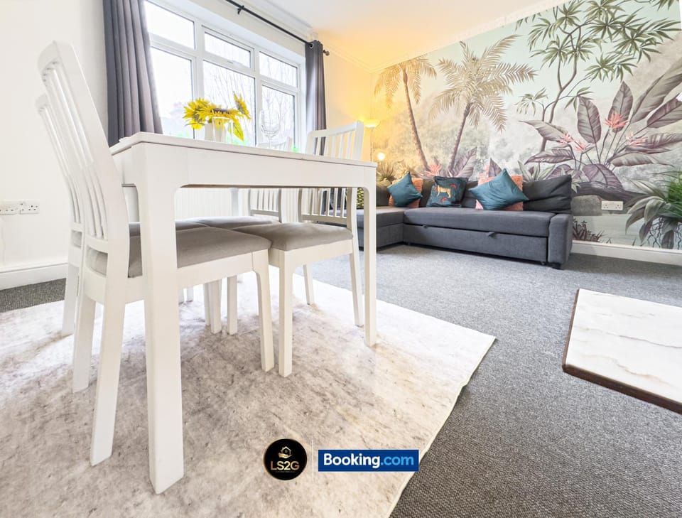 Living room, Seating area, Dining area
