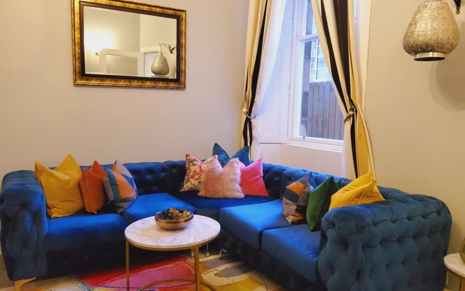 TV and multimedia, Living room, Decorative detail, Seating area