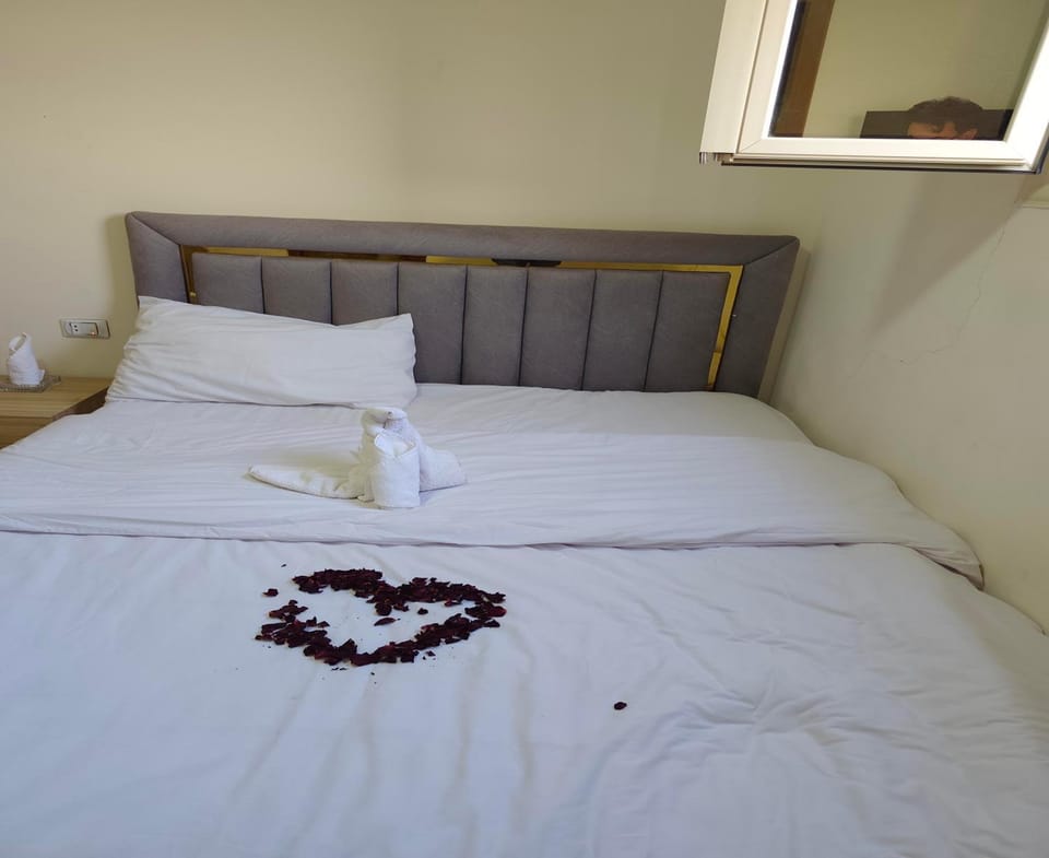 Bed, Photo of the whole room, Bedroom, towels