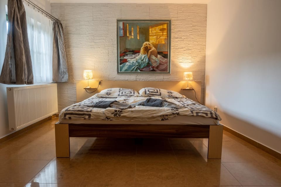 Bed, Photo of the whole room