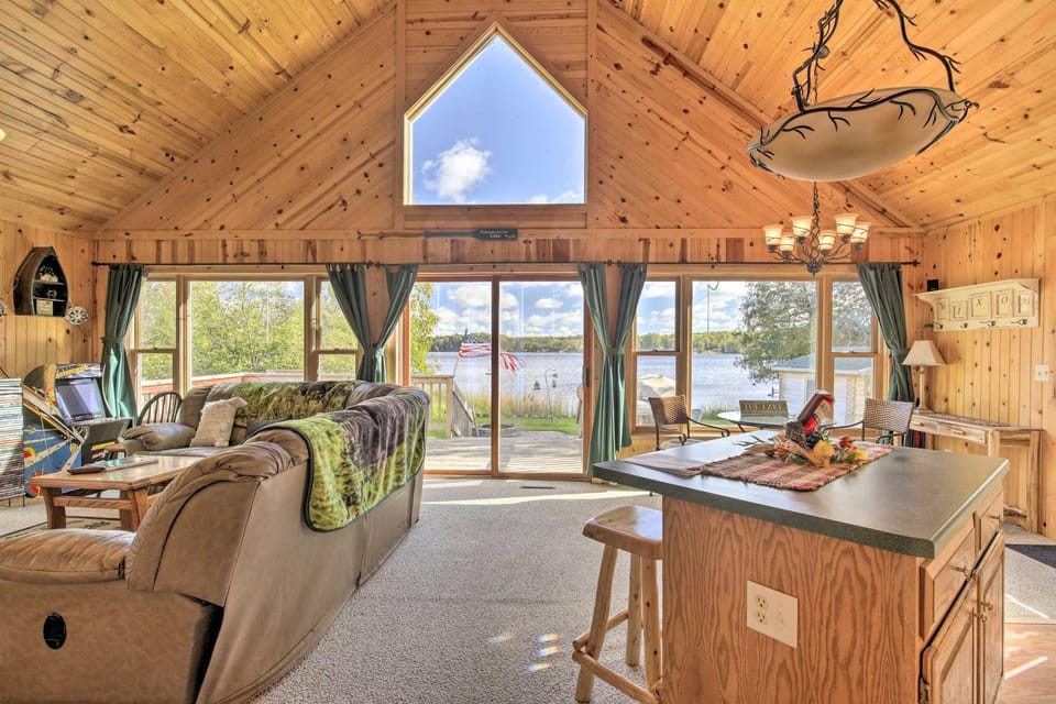 Hurley Lakefront Hideaway w/ Fire Pit & Dock! House in Wisconsin